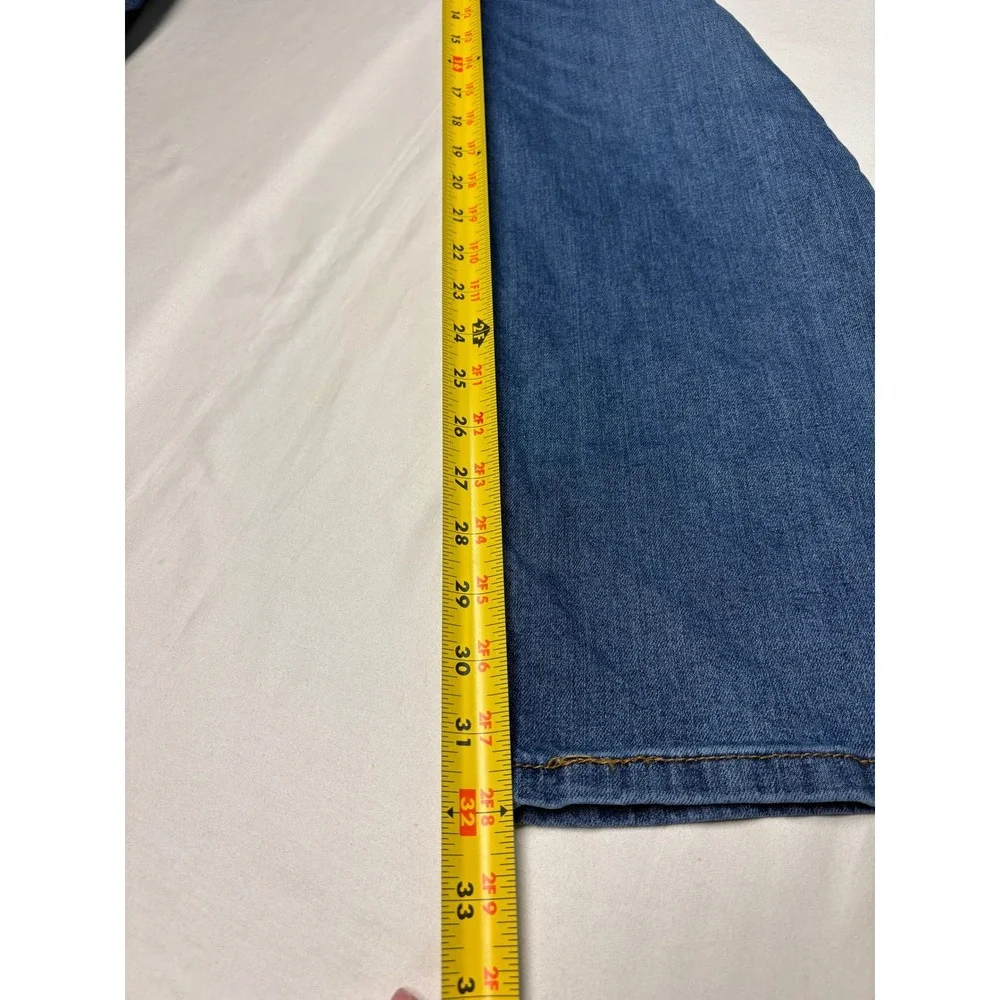 NWT Levis 559 Relaxed Straight Stretch Jeans Mens 40x32 Medium Wash Blue